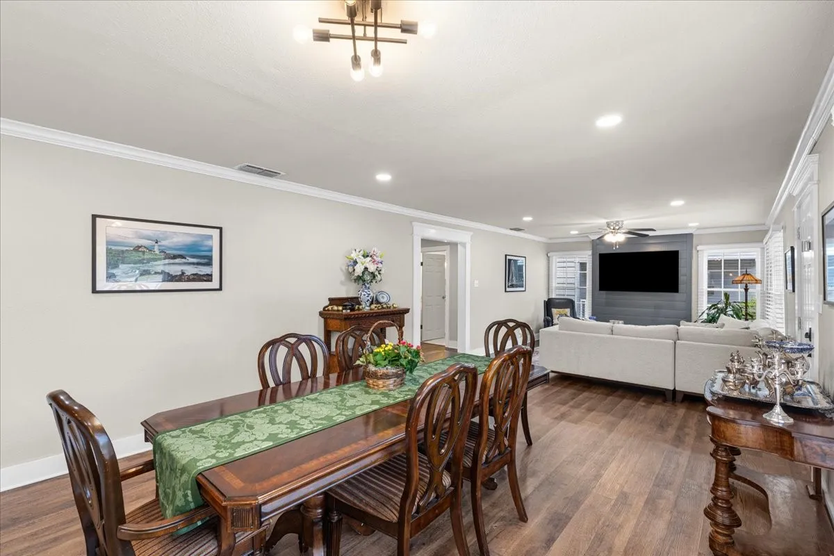 Single Family Residence For Sale in Navarro County , 1801 Woodlawn Avenue, Corsicana, Texas 75110, 3 Bedroom, 2 Bathroom, 1 Garage spaces, 1,750 Sqft, built in 1960, mls#21355517, Real Estate Agent in Corsicana, Homes For Sale in Navarro county, Homes For Sale in Corsicana, Realtor in Corsicana Texas, Real Estate Brokerage Independent Realty Texas, Luminita Cordes Realtor