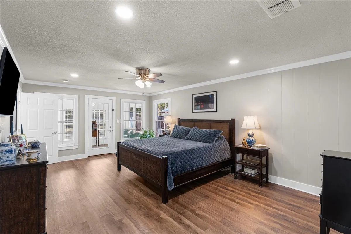 Single Family Residence For Sale in Navarro County , 1801 Woodlawn Avenue, Corsicana, Texas 75110, 3 Bedroom, 2 Bathroom, 1 Garage spaces, 1,750 Sqft, built in 1960, mls#21355517, Real Estate Agent in Corsicana, Homes For Sale in Navarro county, Homes For Sale in Corsicana, Realtor in Corsicana Texas, Real Estate Brokerage Independent Realty Texas, Luminita Cordes Realtor