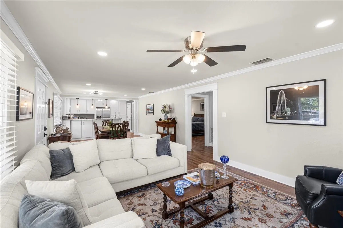 Single Family Residence For Sale in Navarro County , 1801 Woodlawn Avenue, Corsicana, Texas 75110, 3 Bedroom, 2 Bathroom, 1 Garage spaces, 1,750 Sqft, built in 1960, mls#21355517, Real Estate Agent in Corsicana, Homes For Sale in Navarro county, Homes For Sale in Corsicana, Realtor in Corsicana Texas, Real Estate Brokerage Independent Realty Texas, Luminita Cordes Realtor