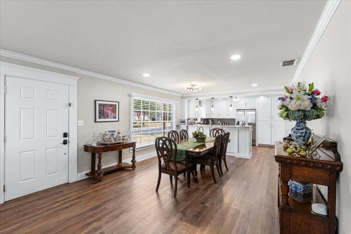 Single Family Residence For Sale in Navarro County , 1801 Woodlawn Avenue, Corsicana, Texas 75110, 3 Bedroom, 2 Bathroom, 1 Garage spaces, 1,750 Sqft, built in 1960, mls#21355517, Real Estate Agent in Corsicana, Homes For Sale in Navarro county, Homes For Sale in Corsicana, Realtor in Corsicana Texas, Real Estate Brokerage Independent Realty Texas, Luminita Cordes Realtor