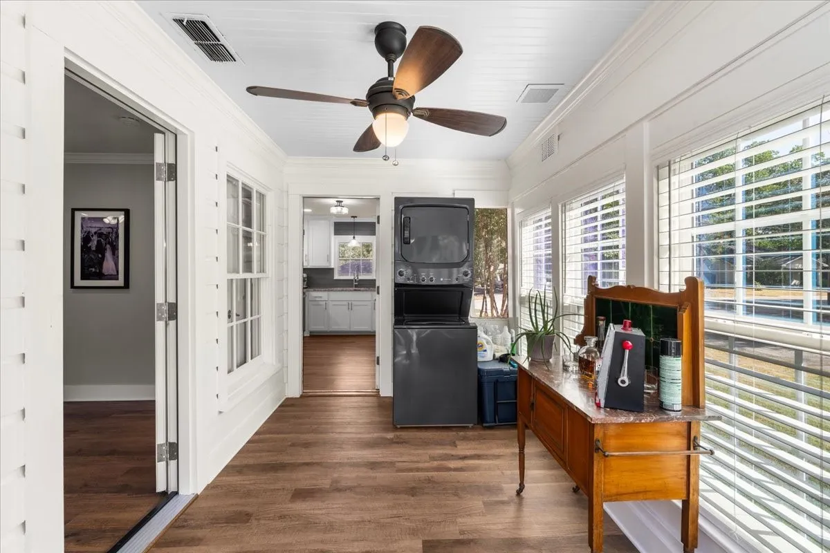 Single Family Residence For Sale in Navarro County , 1801 Woodlawn Avenue, Corsicana, Texas 75110, 3 Bedroom, 2 Bathroom, 1 Garage spaces, 1,750 Sqft, built in 1960, mls#21355517, Real Estate Agent in Corsicana, Homes For Sale in Navarro county, Homes For Sale in Corsicana, Realtor in Corsicana Texas, Real Estate Brokerage Independent Realty Texas, Luminita Cordes Realtor