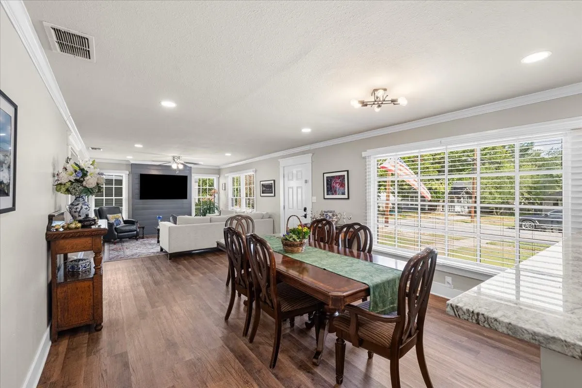 Single Family Residence For Sale in Navarro County , 1801 Woodlawn Avenue, Corsicana, Texas 75110, 3 Bedroom, 2 Bathroom, 1 Garage spaces, 1,750 Sqft, built in 1960, mls#21355517, Real Estate Agent in Corsicana, Homes For Sale in Navarro county, Homes For Sale in Corsicana, Realtor in Corsicana Texas, Real Estate Brokerage Independent Realty Texas, Luminita Cordes Realtor