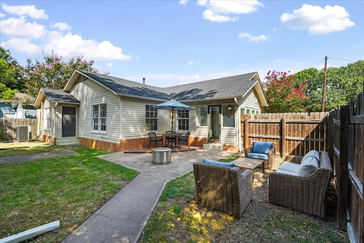 Single Family Residence For Sale in Navarro County , 1801 Woodlawn Avenue, Corsicana, Texas 75110, 3 Bedroom, 2 Bathroom, 1 Garage spaces, 1,750 Sqft, built in 1960, mls#21355517, Real Estate Agent in Corsicana, Homes For Sale in Navarro county, Homes For Sale in Corsicana, Realtor in Corsicana Texas, Real Estate Brokerage Independent Realty Texas, Luminita Cordes Realtor