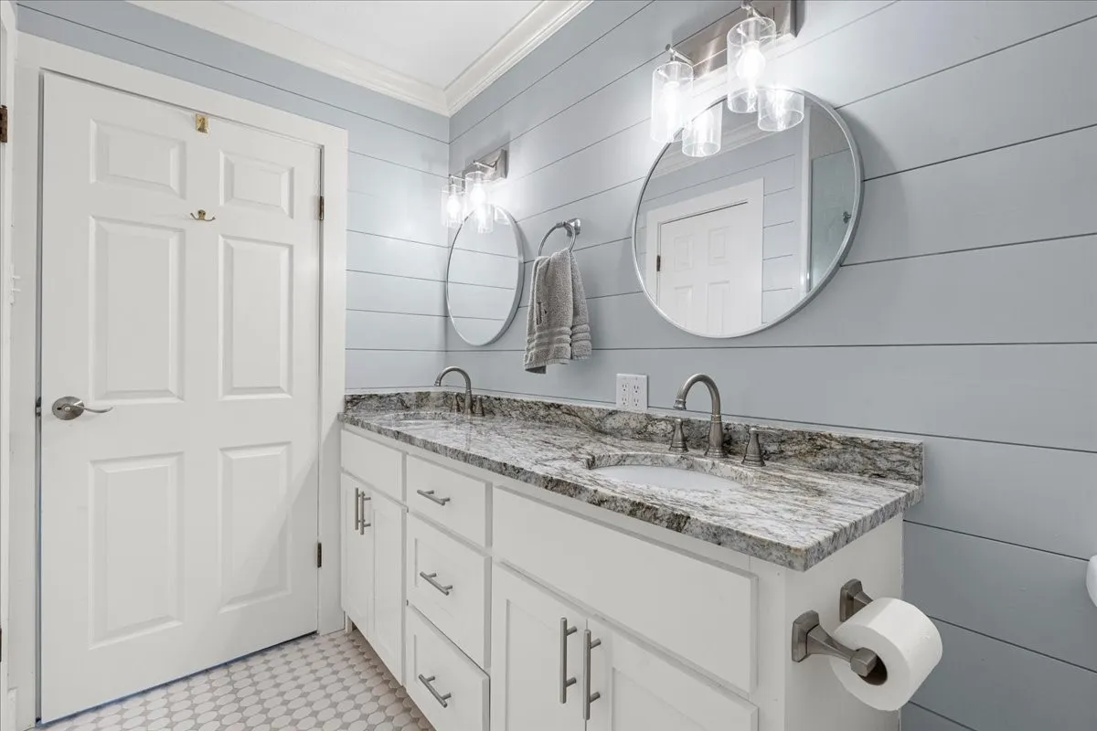 Single Family Residence For Sale in Navarro County , 1801 Woodlawn Avenue, Corsicana, Texas 75110, 3 Bedroom, 2 Bathroom, 1 Garage spaces, 1,750 Sqft, built in 1960, mls#21355517, Real Estate Agent in Corsicana, Homes For Sale in Navarro county, Homes For Sale in Corsicana, Realtor in Corsicana Texas, Real Estate Brokerage Independent Realty Texas, Luminita Cordes Realtor