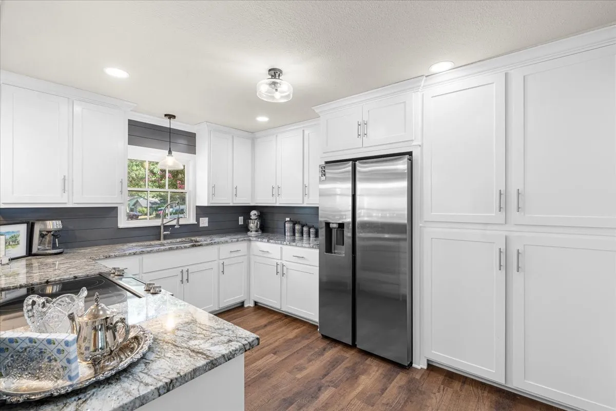 Single Family Residence For Sale in Navarro County , 1801 Woodlawn Avenue, Corsicana, Texas 75110, 3 Bedroom, 2 Bathroom, 1 Garage spaces, 1,750 Sqft, built in 1960, mls#21355517, Real Estate Agent in Corsicana, Homes For Sale in Navarro county, Homes For Sale in Corsicana, Realtor in Corsicana Texas, Real Estate Brokerage Independent Realty Texas, Luminita Cordes Realtor