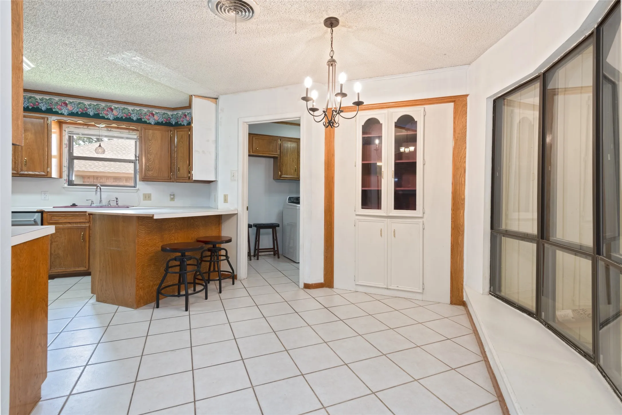 Single Family Residence For Sale in Taylor County , 2542 Woodlake Drive, Abilene, Texas 79606, 4 Bedroom, 3 Bathroom, 2 Garage spaces, 2,064 Sqft, built in 1981, mls#21357394, Real Estate Agent in Abilene, Homes For Sale in Taylor county, Homes For Sale in Abilene, Realtor in Abilene Texas, Real Estate Brokerage Independent Realty Texas, Luminita Cordes Realtor