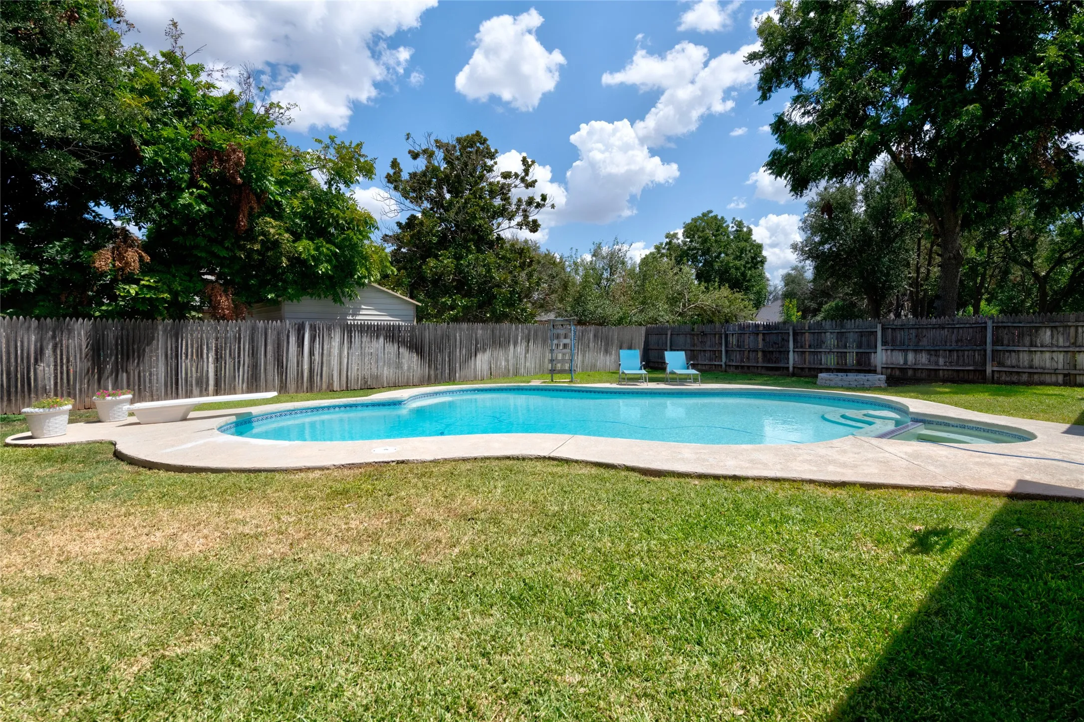 Single Family Residence For Sale in Taylor County , 2542 Woodlake Drive, Abilene, Texas 79606, 4 Bedroom, 3 Bathroom, 2 Garage spaces, 2,064 Sqft, built in 1981, mls#21357394, Real Estate Agent in Abilene, Homes For Sale in Taylor county, Homes For Sale in Abilene, Realtor in Abilene Texas, Real Estate Brokerage Independent Realty Texas, Luminita Cordes Realtor