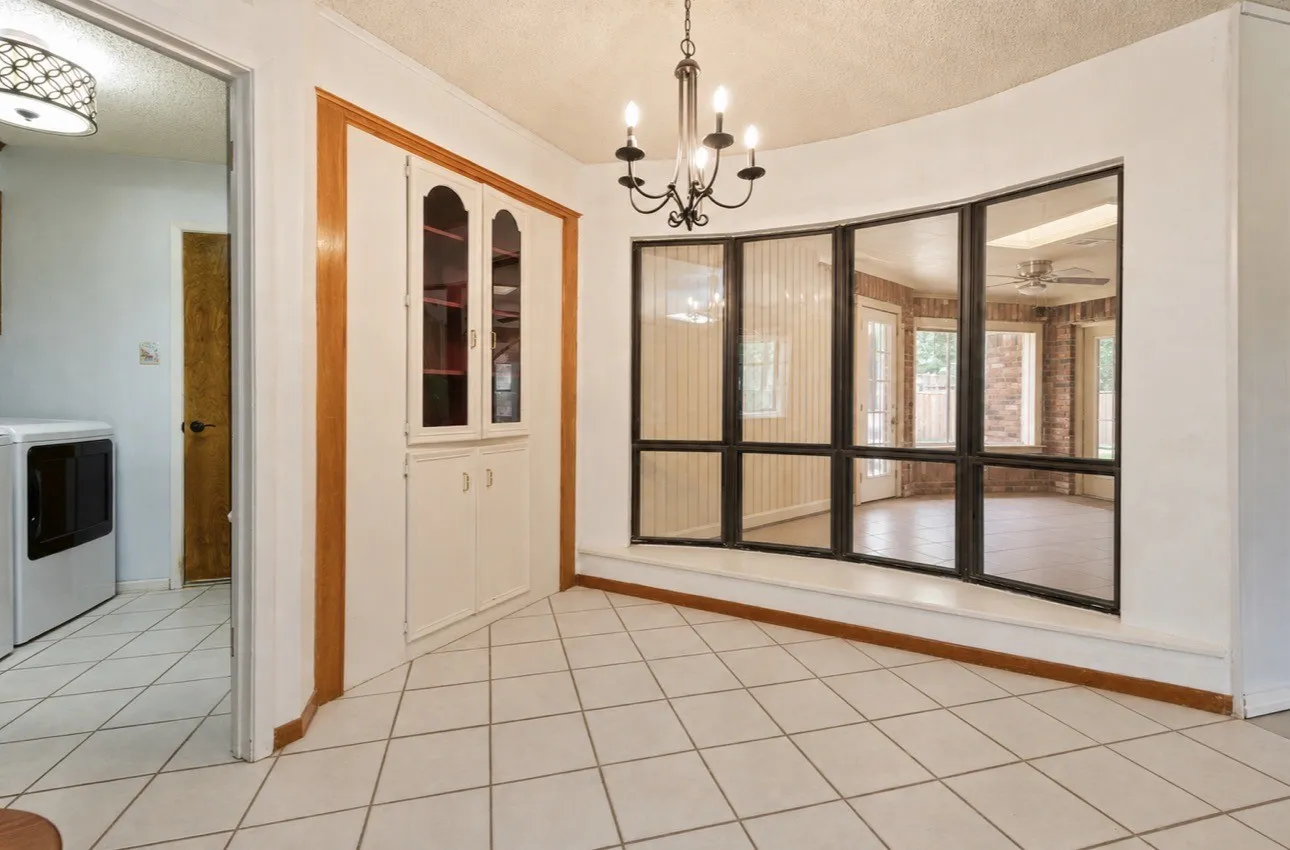 Single Family Residence For Sale in Taylor County , 2542 Woodlake Drive, Abilene, Texas 79606, 4 Bedroom, 3 Bathroom, 2 Garage spaces, 2,064 Sqft, built in 1981, mls#21357394, Real Estate Agent in Abilene, Homes For Sale in Taylor county, Homes For Sale in Abilene, Realtor in Abilene Texas, Real Estate Brokerage Independent Realty Texas, Luminita Cordes Realtor