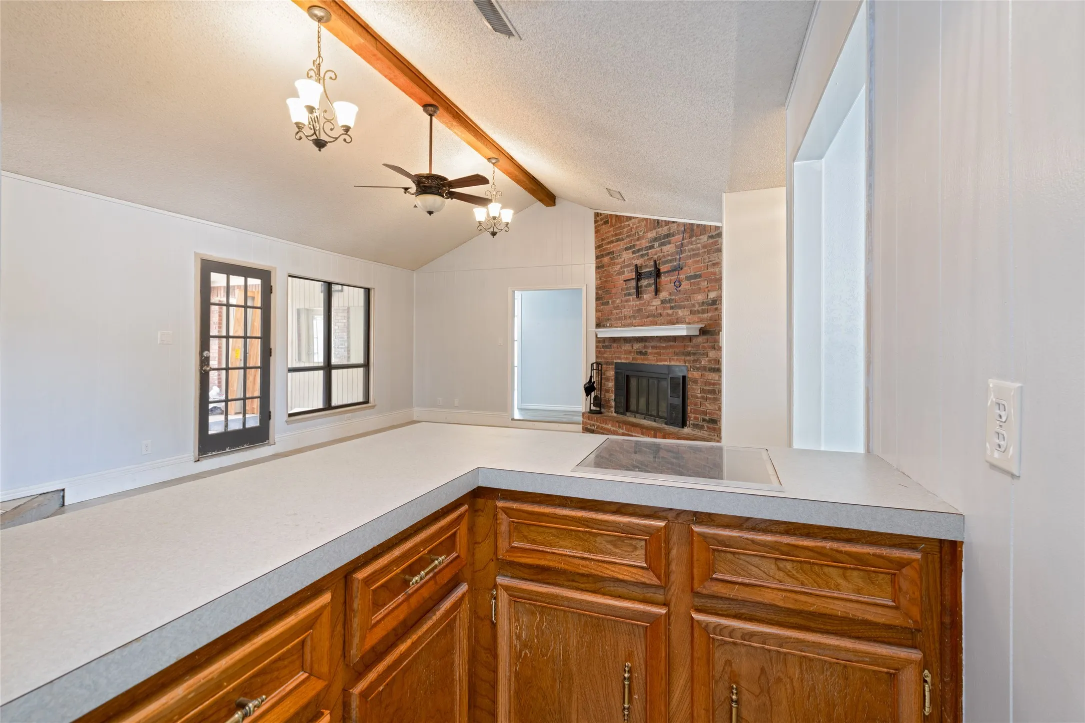 Single Family Residence For Sale in Taylor County , 2542 Woodlake Drive, Abilene, Texas 79606, 4 Bedroom, 3 Bathroom, 2 Garage spaces, 2,064 Sqft, built in 1981, mls#21357394, Real Estate Agent in Abilene, Homes For Sale in Taylor county, Homes For Sale in Abilene, Realtor in Abilene Texas, Real Estate Brokerage Independent Realty Texas, Luminita Cordes Realtor