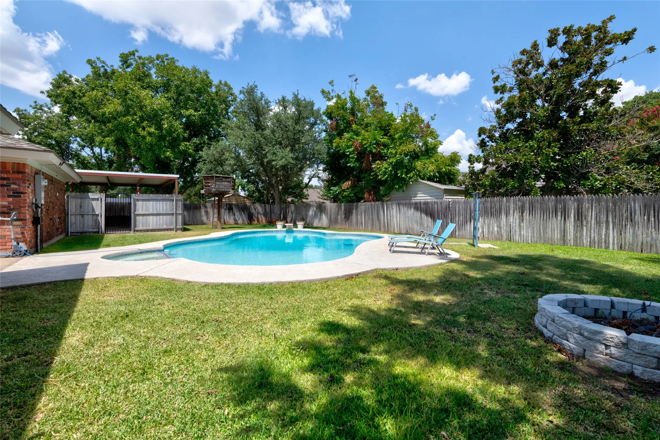 Single Family Residence For Sale in Taylor County , 2542 Woodlake Drive, Abilene, Texas 79606, 4 Bedroom, 3 Bathroom, 2 Garage spaces, 2,064 Sqft, built in 1981, mls#21357394, Real Estate Agent in Abilene, Homes For Sale in Taylor county, Homes For Sale in Abilene, Realtor in Abilene Texas, Real Estate Brokerage Independent Realty Texas, Luminita Cordes Realtor