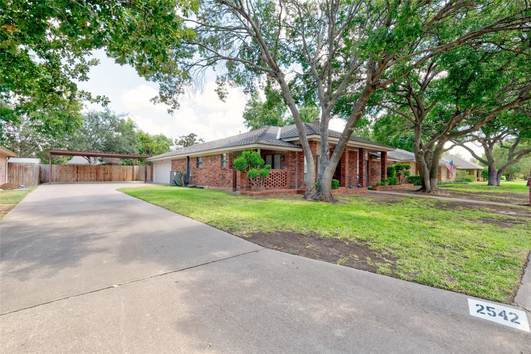 Single Family Residence For Sale in Taylor County , 2542 Woodlake Drive, Abilene, Texas 79606, 4 Bedroom, 3 Bathroom, 2 Garage spaces, 2,064 Sqft, built in 1981, mls#21357394, Real Estate Agent in Abilene, Homes For Sale in Taylor county, Homes For Sale in Abilene, Realtor in Abilene Texas, Real Estate Brokerage Independent Realty Texas, Luminita Cordes Realtor