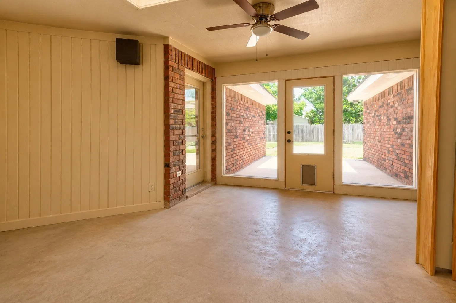 Single Family Residence For Sale in Taylor County , 2542 Woodlake Drive, Abilene, Texas 79606, 4 Bedroom, 3 Bathroom, 2 Garage spaces, 2,064 Sqft, built in 1981, mls#21357394, Real Estate Agent in Abilene, Homes For Sale in Taylor county, Homes For Sale in Abilene, Realtor in Abilene Texas, Real Estate Brokerage Independent Realty Texas, Luminita Cordes Realtor