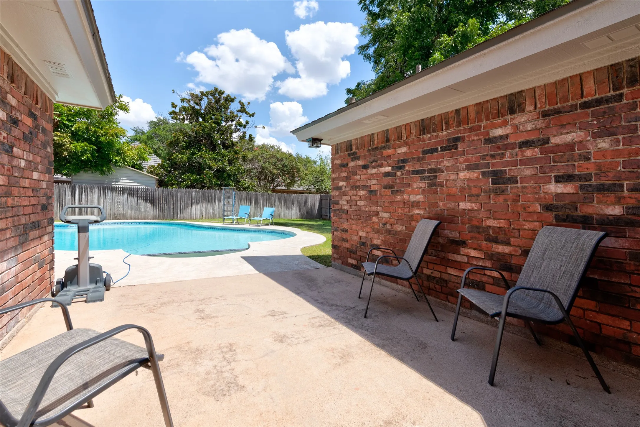 Single Family Residence For Sale in Taylor County , 2542 Woodlake Drive, Abilene, Texas 79606, 4 Bedroom, 3 Bathroom, 2 Garage spaces, 2,064 Sqft, built in 1981, mls#21357394, Real Estate Agent in Abilene, Homes For Sale in Taylor county, Homes For Sale in Abilene, Realtor in Abilene Texas, Real Estate Brokerage Independent Realty Texas, Luminita Cordes Realtor