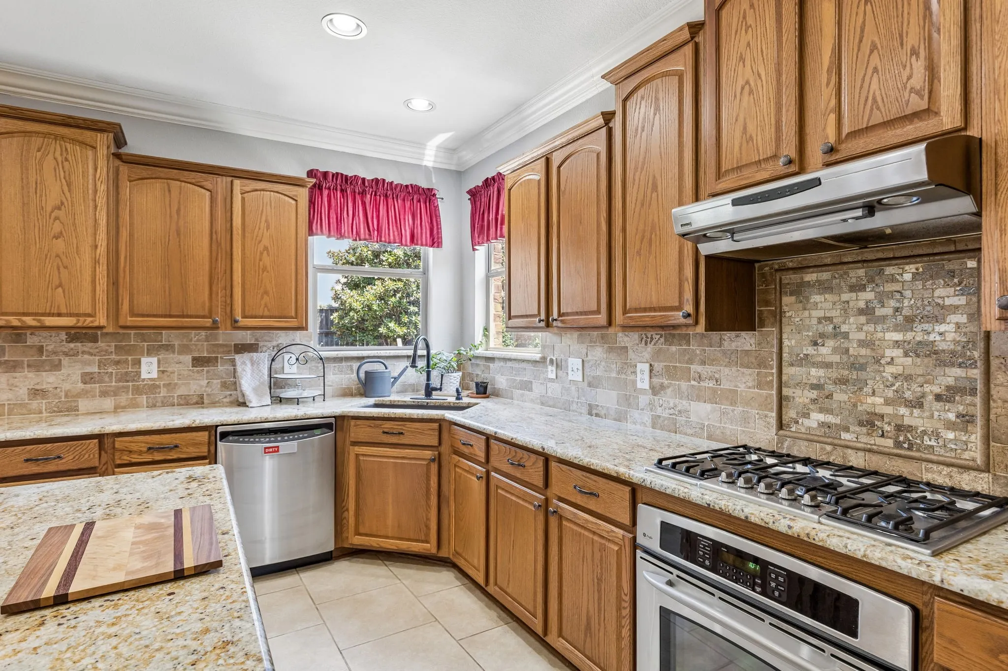 Single Family Residence For Sale in Collin County , 5804 Silver Leaf Drive, Mc Kinney, Texas 75070, 4 Bedroom, 3 Bathroom, 3 Garage spaces, 2,889 Sqft, built in 2004, mls#21356802, Real Estate Agent in Mc Kinney, Homes For Sale in Collin county, Homes For Sale in Mc Kinney, Realtor in Mc Kinney Texas, Real Estate Brokerage Independent Realty Texas, Luminita Cordes Realtor