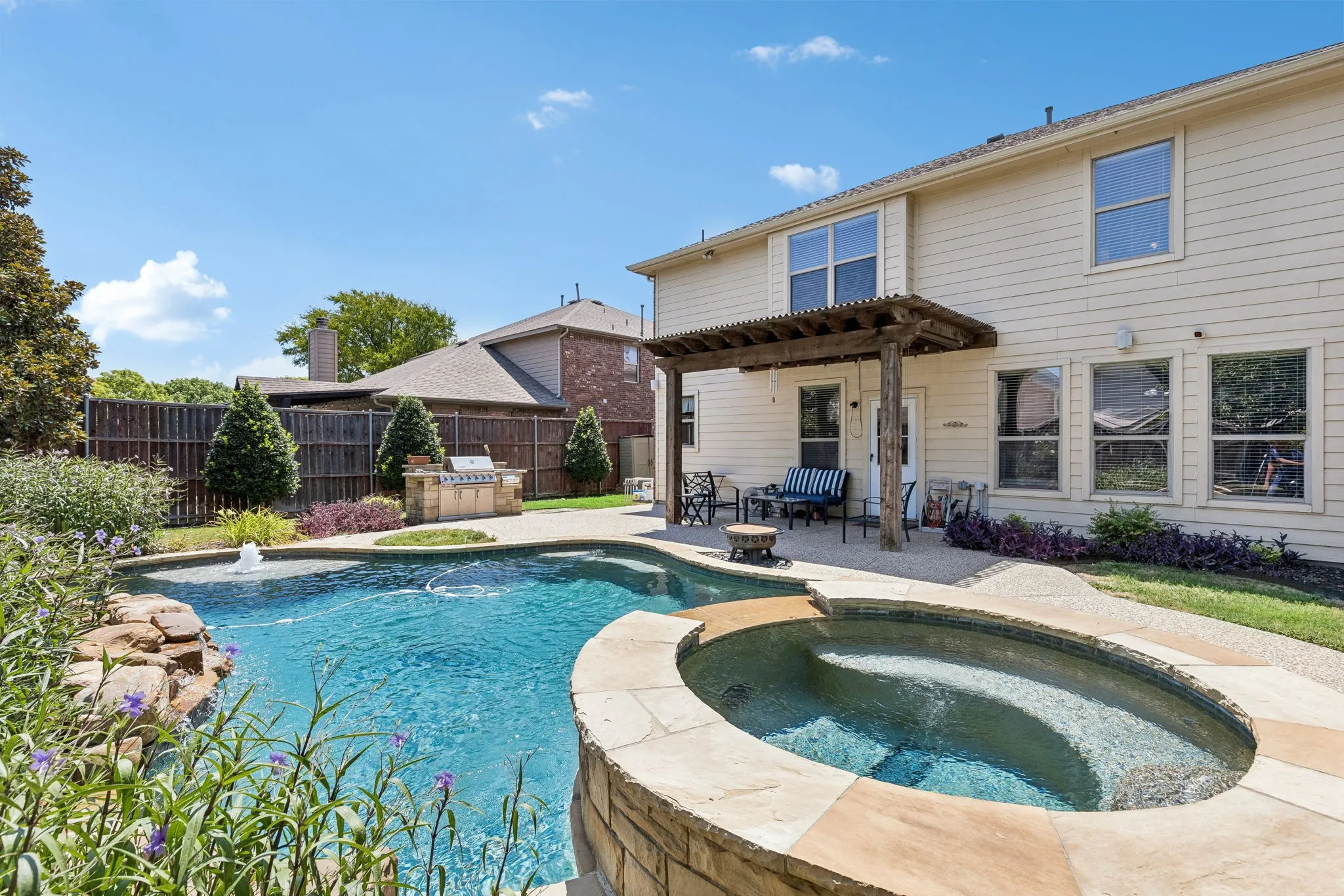 Pool & Spa