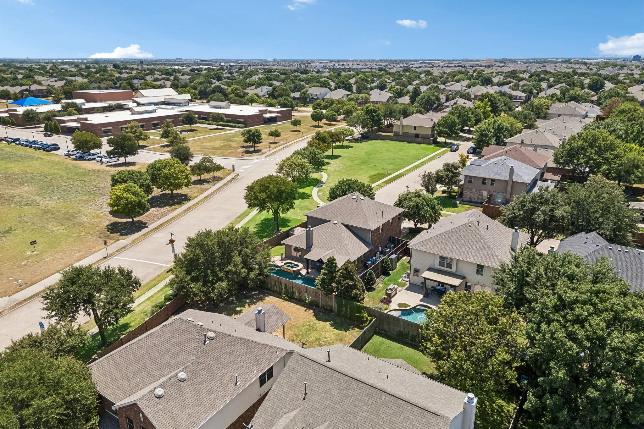 Single Family Residence For Sale in Collin County , 5804 Silver Leaf Drive, Mc Kinney, Texas 75070, 4 Bedroom, 3 Bathroom, 3 Garage spaces, 2,889 Sqft, built in 2004, mls#21356802, Real Estate Agent in Mc Kinney, Homes For Sale in Collin county, Homes For Sale in Mc Kinney, Realtor in Mc Kinney Texas, Real Estate Brokerage Independent Realty Texas, Luminita Cordes Realtor