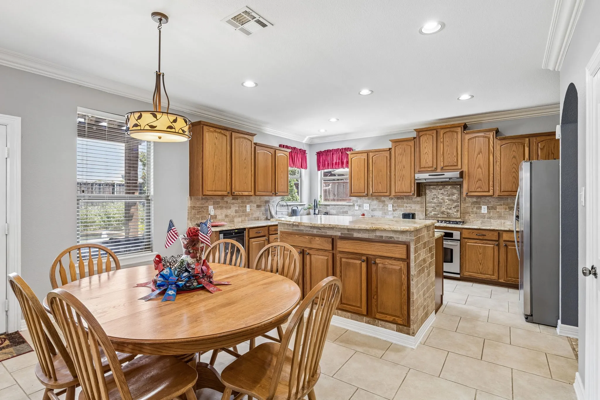 Single Family Residence For Sale in Collin County , 5804 Silver Leaf Drive, Mc Kinney, Texas 75070, 4 Bedroom, 3 Bathroom, 3 Garage spaces, 2,889 Sqft, built in 2004, mls#21356802, Real Estate Agent in Mc Kinney, Homes For Sale in Collin county, Homes For Sale in Mc Kinney, Realtor in Mc Kinney Texas, Real Estate Brokerage Independent Realty Texas, Luminita Cordes Realtor
