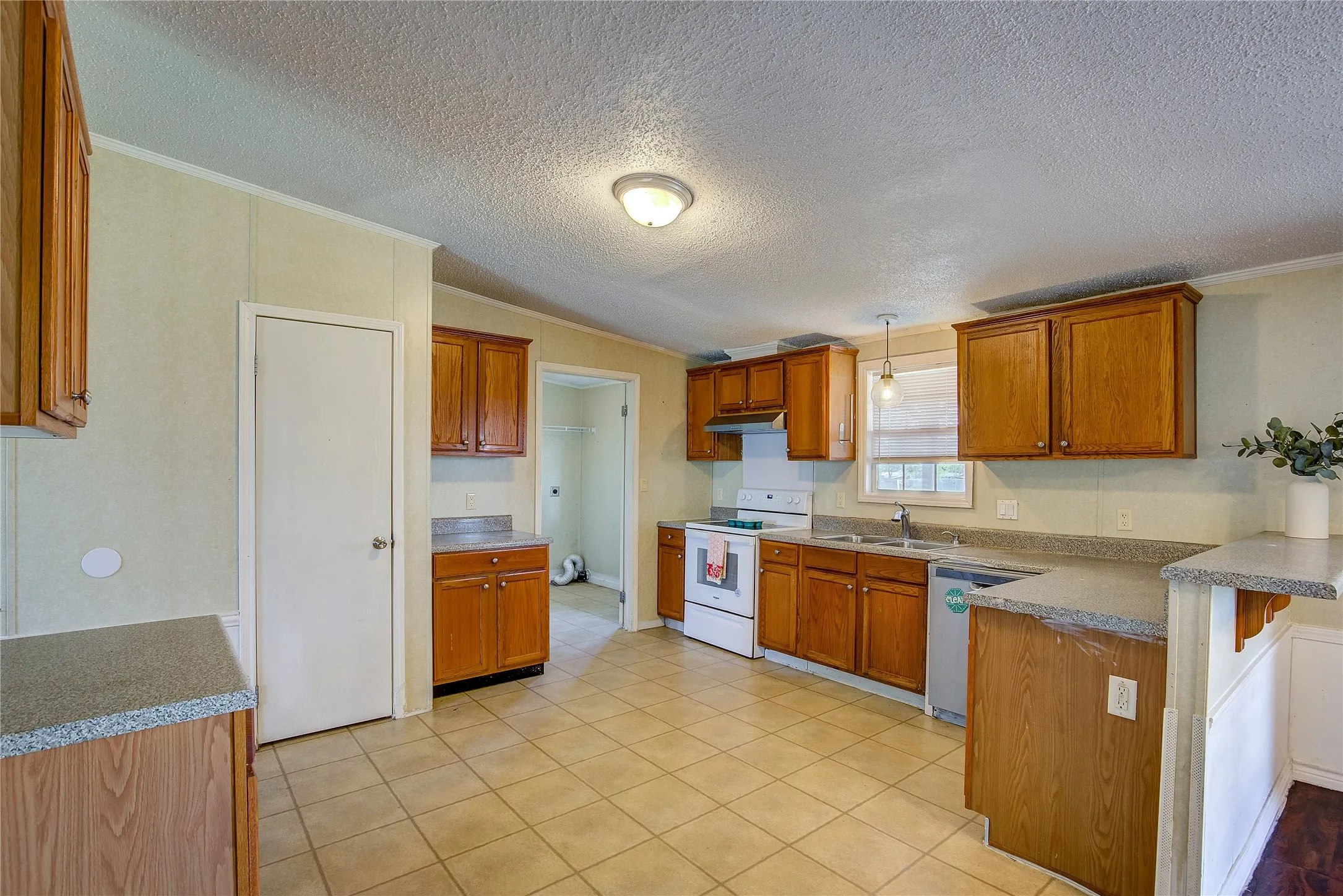 Manufactured Home For Sale in Collin County , 3077 Pecan Court, Princeton, Texas 75407, 4 Bedroom, 2 Bathroom, Garage spaces, 2,432 Sqft, built in 2005, mls#21357909, Real Estate Agent in Princeton, Homes For Sale in Collin county, Homes For Sale in Princeton, Realtor in Princeton Texas, Real Estate Brokerage Independent Realty Texas, Luminita Cordes Realtor