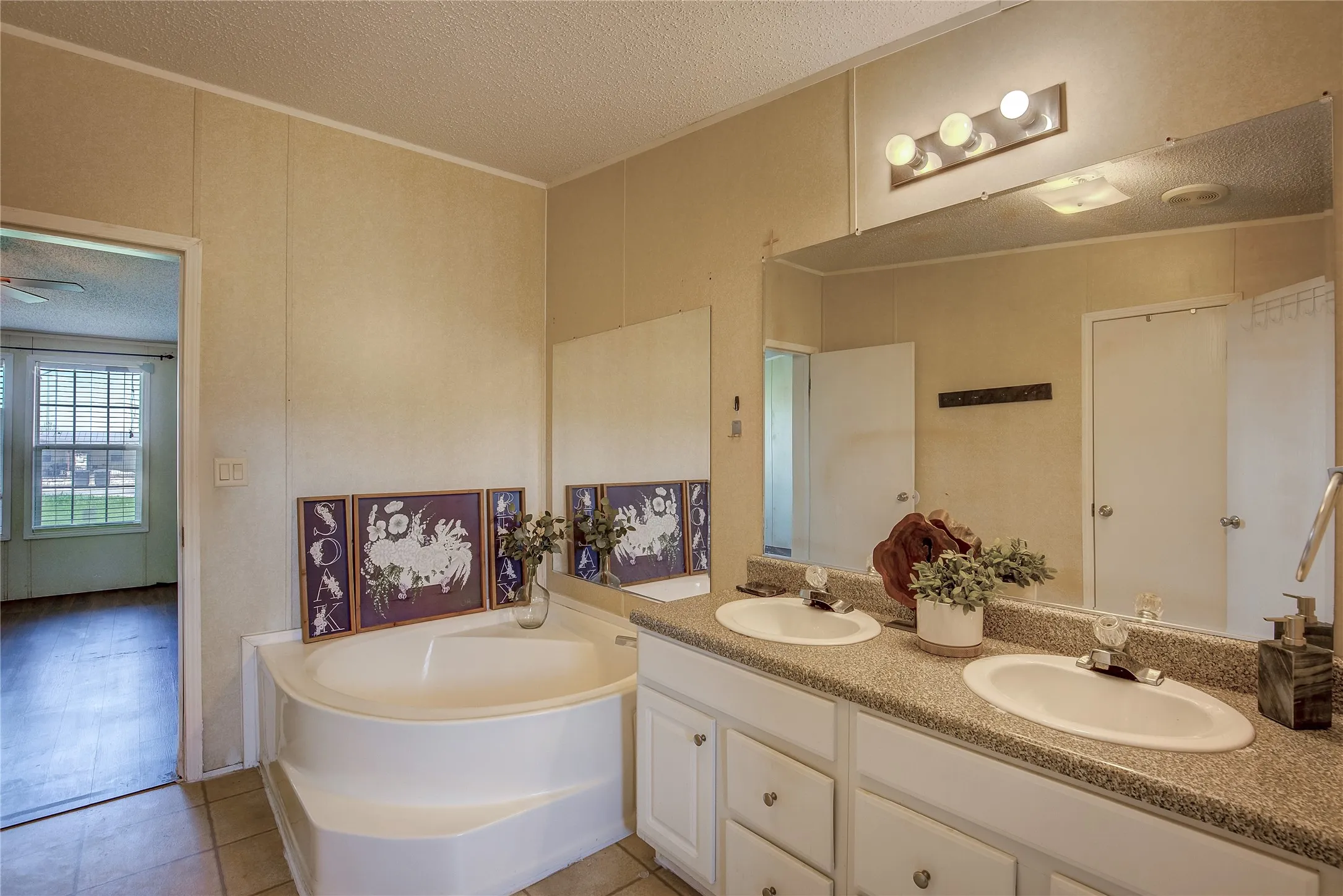 Manufactured Home For Sale in Collin County , 3077 Pecan Court, Princeton, Texas 75407, 4 Bedroom, 2 Bathroom, Garage spaces, 2,432 Sqft, built in 2005, mls#21357909, Real Estate Agent in Princeton, Homes For Sale in Collin county, Homes For Sale in Princeton, Realtor in Princeton Texas, Real Estate Brokerage Independent Realty Texas, Luminita Cordes Realtor