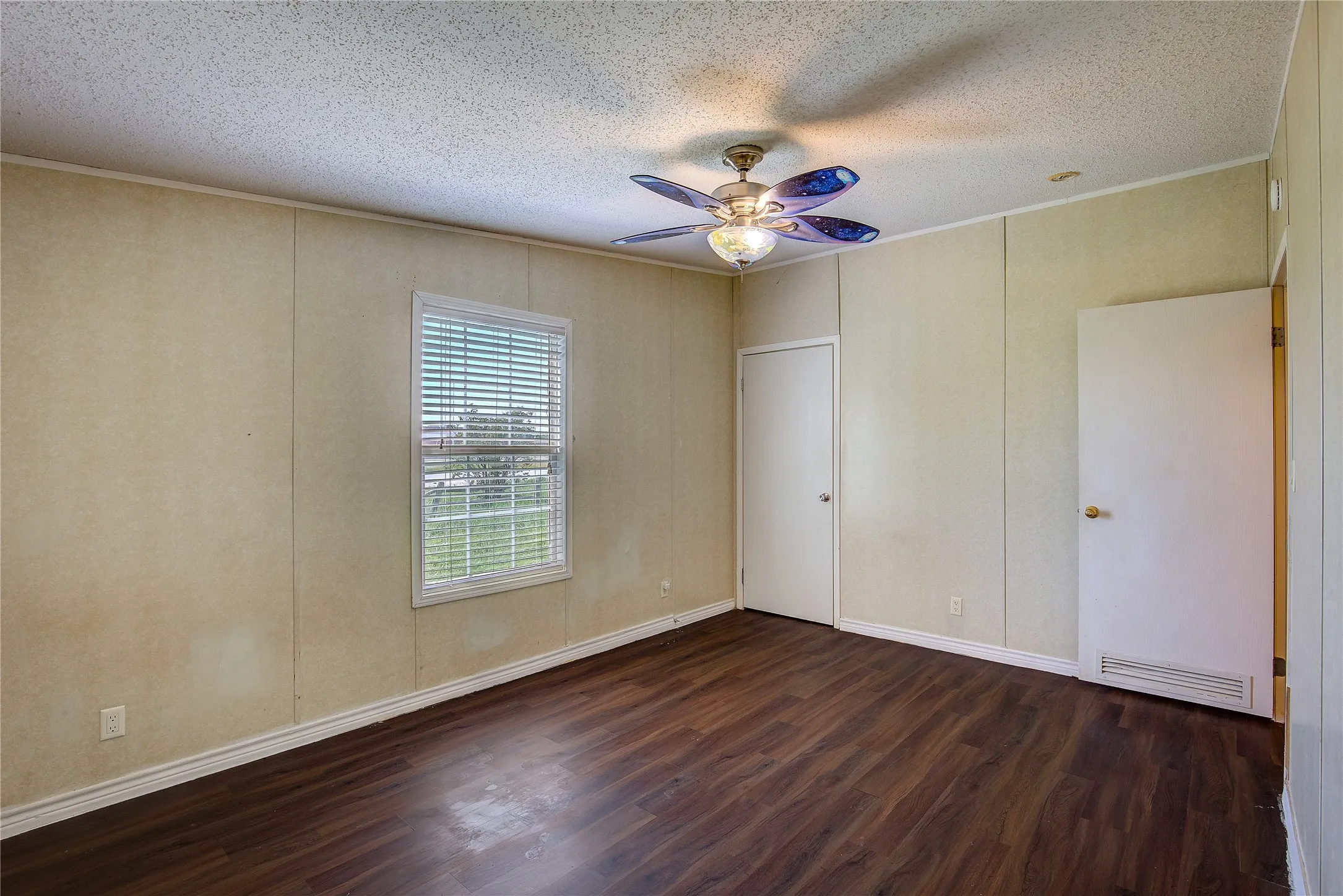 Manufactured Home For Sale in Collin County , 3077 Pecan Court, Princeton, Texas 75407, 4 Bedroom, 2 Bathroom, Garage spaces, 2,432 Sqft, built in 2005, mls#21357909, Real Estate Agent in Princeton, Homes For Sale in Collin county, Homes For Sale in Princeton, Realtor in Princeton Texas, Real Estate Brokerage Independent Realty Texas, Luminita Cordes Realtor