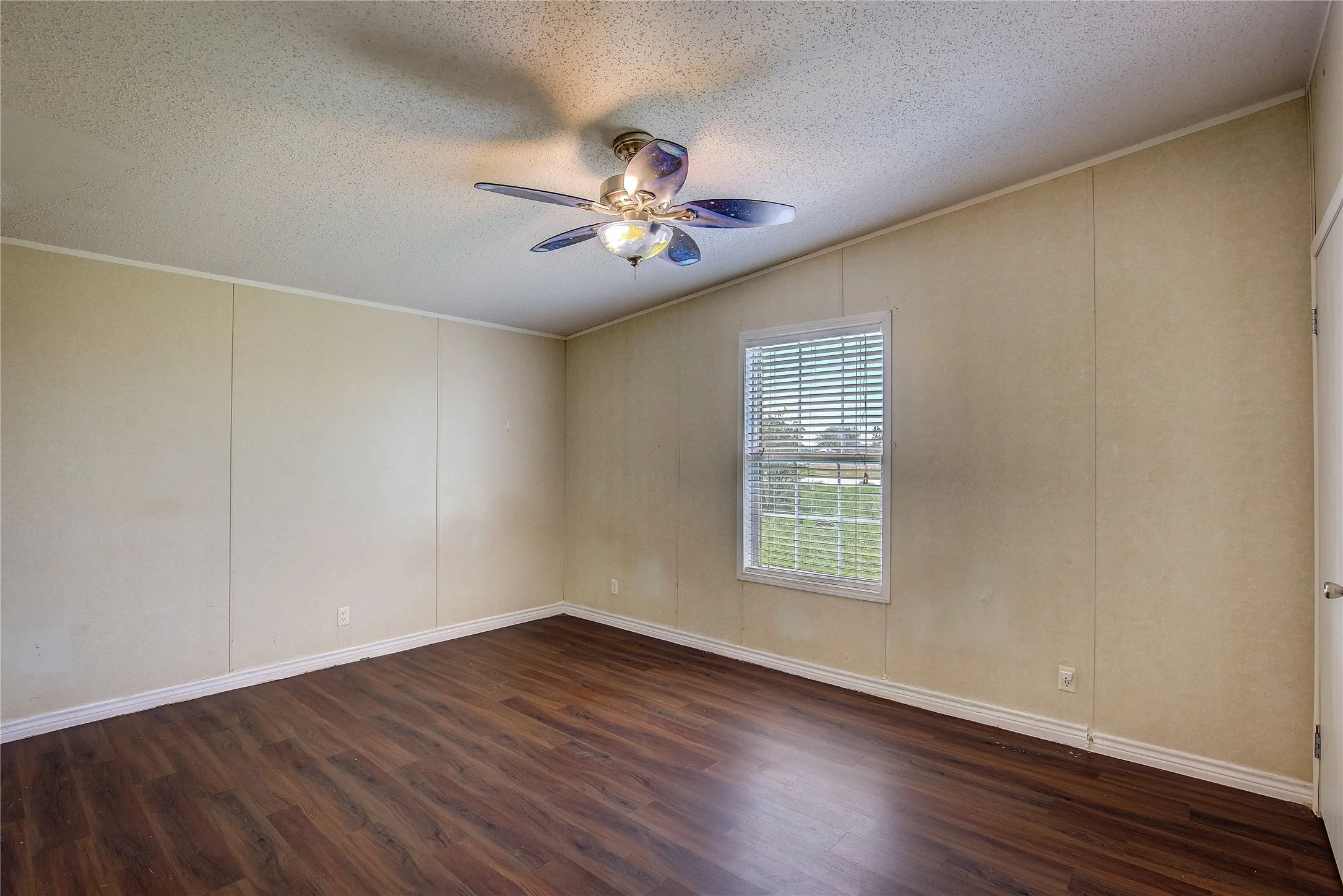 Manufactured Home For Sale in Collin County , 3077 Pecan Court, Princeton, Texas 75407, 4 Bedroom, 2 Bathroom, Garage spaces, 2,432 Sqft, built in 2005, mls#21357909, Real Estate Agent in Princeton, Homes For Sale in Collin county, Homes For Sale in Princeton, Realtor in Princeton Texas, Real Estate Brokerage Independent Realty Texas, Luminita Cordes Realtor