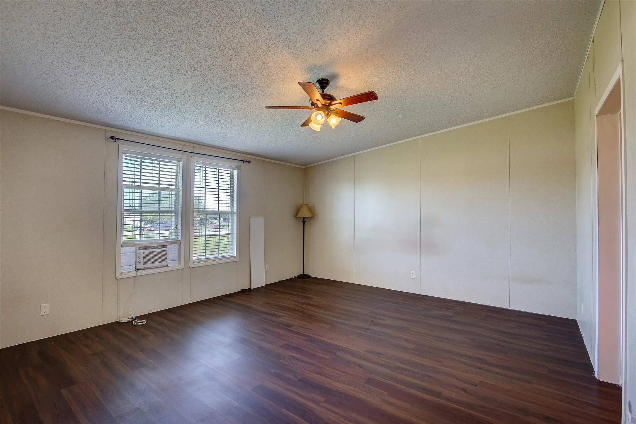 Manufactured Home For Sale in Collin County , 3077 Pecan Court, Princeton, Texas 75407, 4 Bedroom, 2 Bathroom, Garage spaces, 2,432 Sqft, built in 2005, mls#21357909, Real Estate Agent in Princeton, Homes For Sale in Collin county, Homes For Sale in Princeton, Realtor in Princeton Texas, Real Estate Brokerage Independent Realty Texas, Luminita Cordes Realtor
