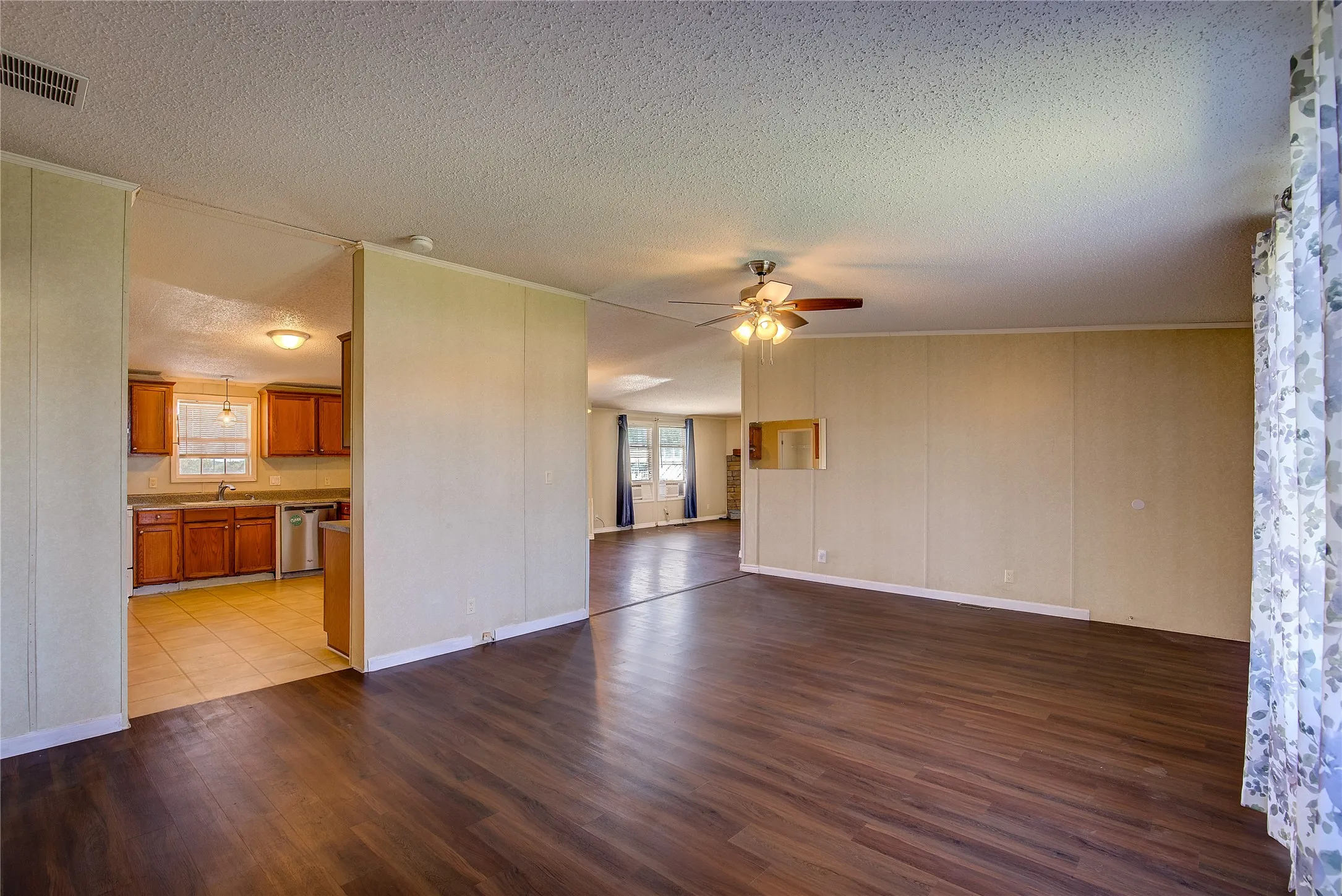 Manufactured Home For Sale in Collin County , 3077 Pecan Court, Princeton, Texas 75407, 4 Bedroom, 2 Bathroom, Garage spaces, 2,432 Sqft, built in 2005, mls#21357909, Real Estate Agent in Princeton, Homes For Sale in Collin county, Homes For Sale in Princeton, Realtor in Princeton Texas, Real Estate Brokerage Independent Realty Texas, Luminita Cordes Realtor