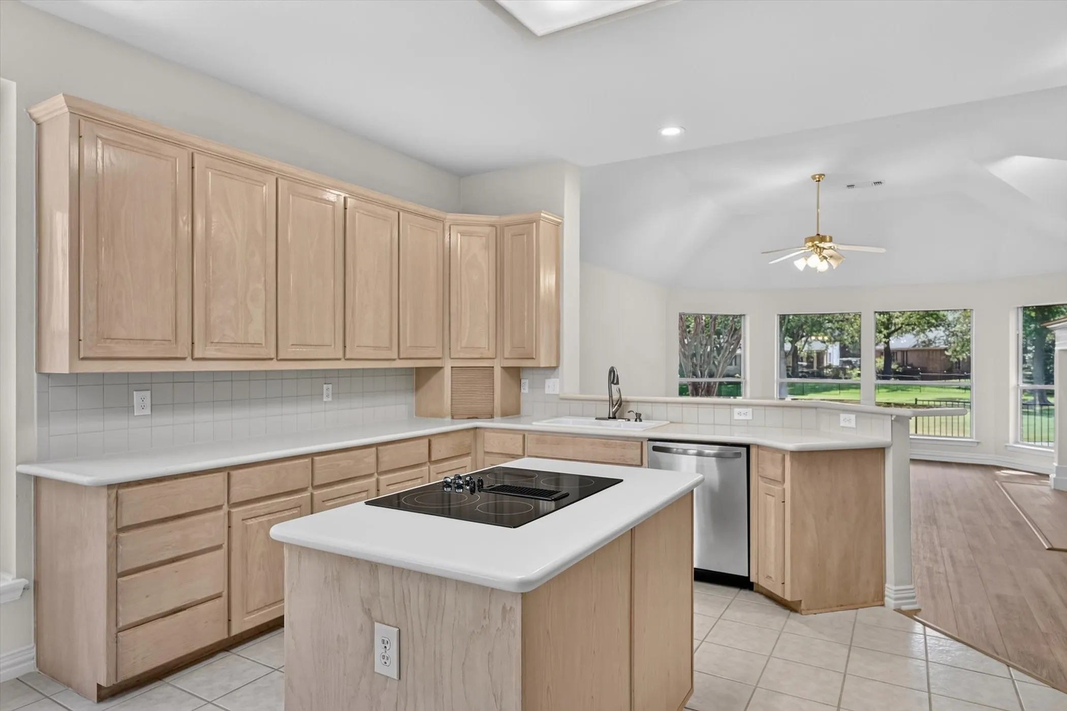 Single Family Residence For Sale in Collin County , 2937 Sunset Ridge, Mc Kinney, Texas 75072, 4 Bedroom, 3 Bathroom, 2 Garage spaces, 2,787 Sqft, built in 1996, mls#21357911, Real Estate Agent in Mc Kinney, Homes For Sale in Collin county, Homes For Sale in Mc Kinney, Realtor in Mc Kinney Texas, Real Estate Brokerage Independent Realty Texas, Luminita Cordes Realtor