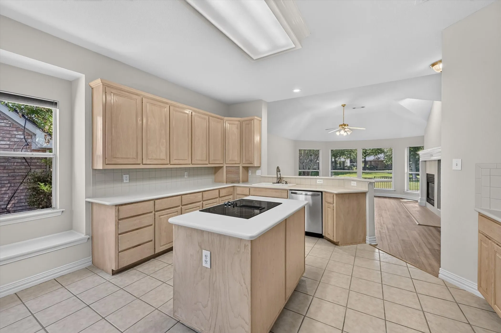 Single Family Residence For Sale in Collin County , 2937 Sunset Ridge, Mc Kinney, Texas 75072, 4 Bedroom, 3 Bathroom, 2 Garage spaces, 2,787 Sqft, built in 1996, mls#21357911, Real Estate Agent in Mc Kinney, Homes For Sale in Collin county, Homes For Sale in Mc Kinney, Realtor in Mc Kinney Texas, Real Estate Brokerage Independent Realty Texas, Luminita Cordes Realtor