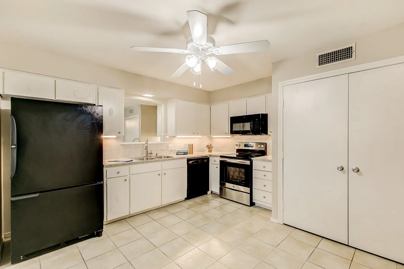 Duplex For Sale in Tarrant County , 4609 Ranch View Road, Fort Worth, Texas 76109, 4 Bedroom, 4 Bathroom, 4 Garage spaces, 0 Sqft, built in 1970, mls#21356807, Real Estate Agent in Fort Worth, Homes For Sale in Tarrant county, Homes For Sale in Fort Worth, Realtor in Fort Worth Texas, Real Estate Brokerage Independent Realty Texas, Luminita Cordes Realtor