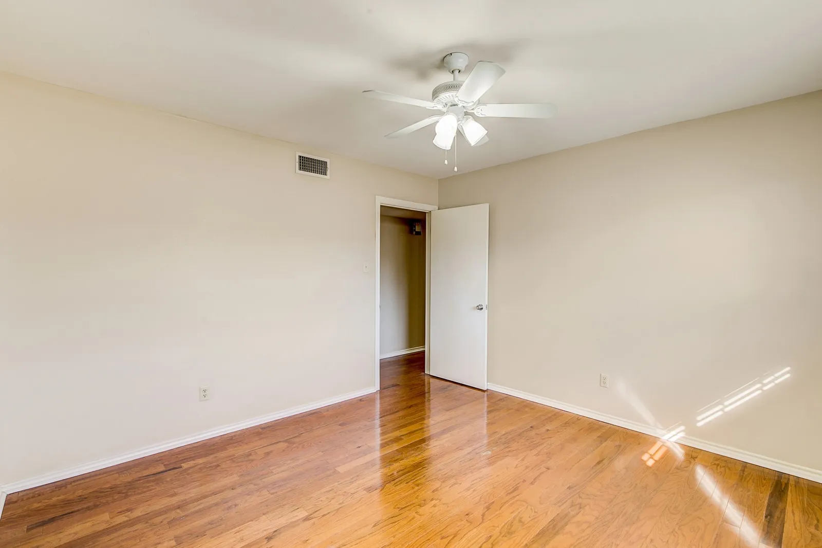 Duplex For Sale in Tarrant County , 4609 Ranch View Road, Fort Worth, Texas 76109, 4 Bedroom, 4 Bathroom, 4 Garage spaces, 0 Sqft, built in 1970, mls#21356807, Real Estate Agent in Fort Worth, Homes For Sale in Tarrant county, Homes For Sale in Fort Worth, Realtor in Fort Worth Texas, Real Estate Brokerage Independent Realty Texas, Luminita Cordes Realtor