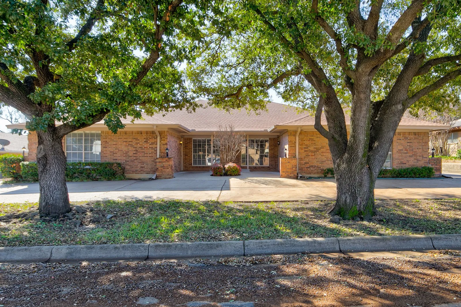 Duplex For Sale in Tarrant County , 4609 Ranch View Road, Fort Worth, Texas 76109, 4 Bedroom, 4 Bathroom, 4 Garage spaces, 0 Sqft, built in 1970, mls#21356807, Real Estate Agent in Fort Worth, Homes For Sale in Tarrant county, Homes For Sale in Fort Worth, Realtor in Fort Worth Texas, Real Estate Brokerage Independent Realty Texas, Luminita Cordes Realtor