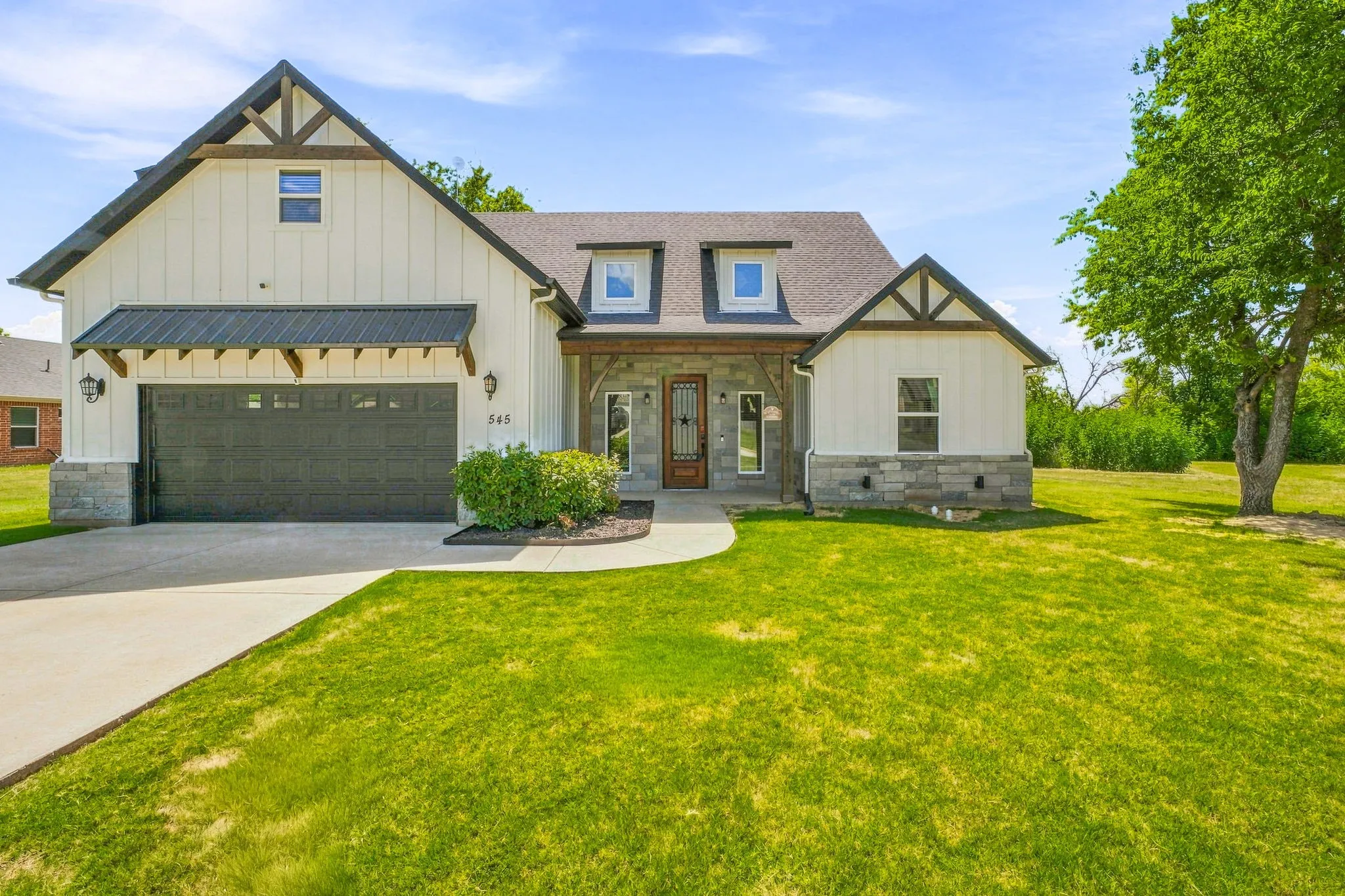 Single Family Residence For Sale in Johnson County , 545 Mckittrick Court, Godley, Texas 76044, 4 Bedroom, 3 Bathroom, 2 Garage spaces, 2,849 Sqft, built in 2020, mls#21357381, Real Estate Agent in Godley, Homes For Sale in Johnson county, Homes For Sale in Godley, Realtor in Godley Texas, Real Estate Brokerage Independent Realty Texas, Luminita Cordes Realtor