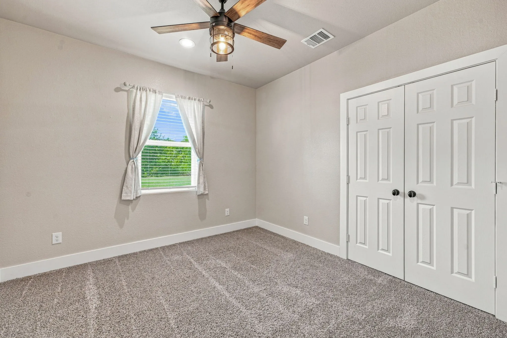 Single Family Residence For Sale in Johnson County , 545 Mckittrick Court, Godley, Texas 76044, 4 Bedroom, 3 Bathroom, 2 Garage spaces, 2,849 Sqft, built in 2020, mls#21357381, Real Estate Agent in Godley, Homes For Sale in Johnson county, Homes For Sale in Godley, Realtor in Godley Texas, Real Estate Brokerage Independent Realty Texas, Luminita Cordes Realtor