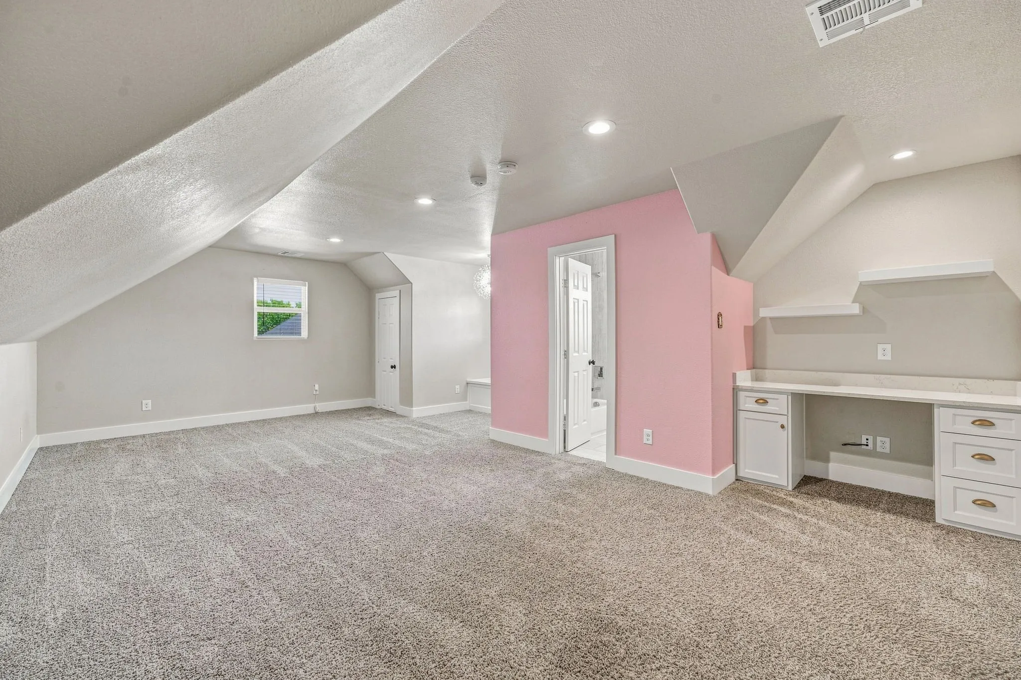 Single Family Residence For Sale in Johnson County , 545 Mckittrick Court, Godley, Texas 76044, 4 Bedroom, 3 Bathroom, 2 Garage spaces, 2,849 Sqft, built in 2020, mls#21357381, Real Estate Agent in Godley, Homes For Sale in Johnson county, Homes For Sale in Godley, Realtor in Godley Texas, Real Estate Brokerage Independent Realty Texas, Luminita Cordes Realtor