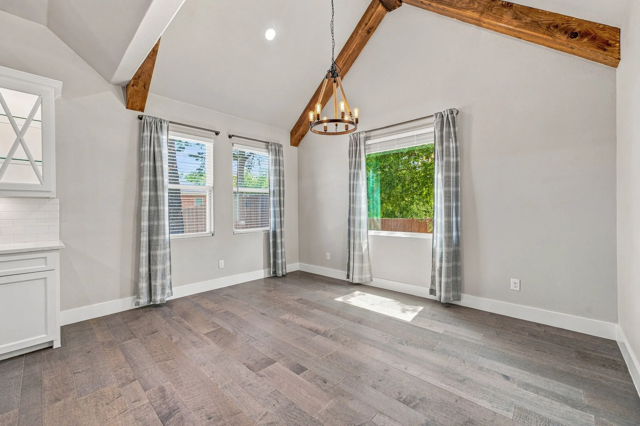 Single Family Residence For Sale in Johnson County , 545 Mckittrick Court, Godley, Texas 76044, 4 Bedroom, 3 Bathroom, 2 Garage spaces, 2,849 Sqft, built in 2020, mls#21357381, Real Estate Agent in Godley, Homes For Sale in Johnson county, Homes For Sale in Godley, Realtor in Godley Texas, Real Estate Brokerage Independent Realty Texas, Luminita Cordes Realtor
