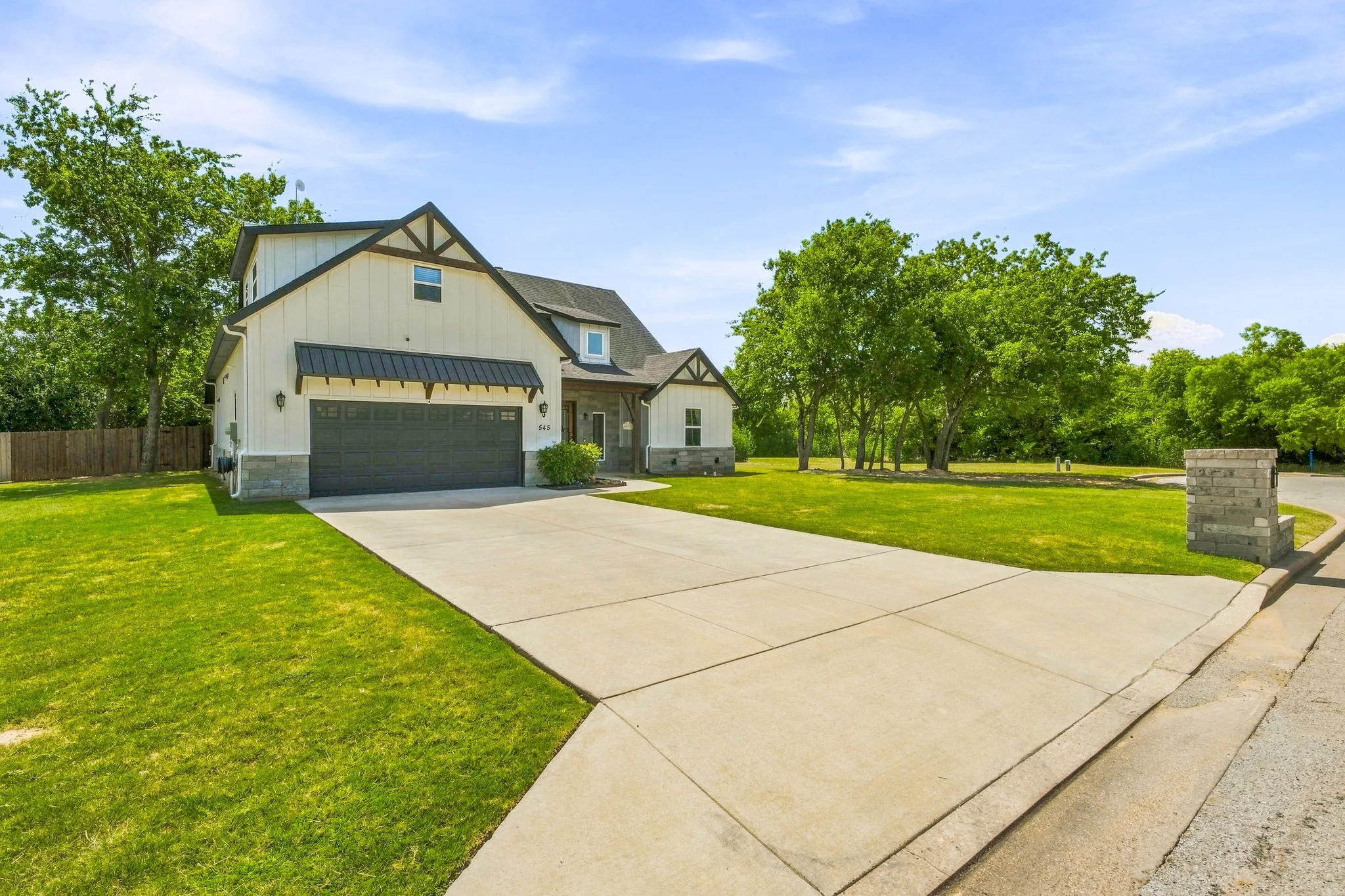 Single Family Residence For Sale in Johnson County , 545 Mckittrick Court, Godley, Texas 76044, 4 Bedroom, 3 Bathroom, 2 Garage spaces, 2,849 Sqft, built in 2020, mls#21357381, Real Estate Agent in Godley, Homes For Sale in Johnson county, Homes For Sale in Godley, Realtor in Godley Texas, Real Estate Brokerage Independent Realty Texas, Luminita Cordes Realtor