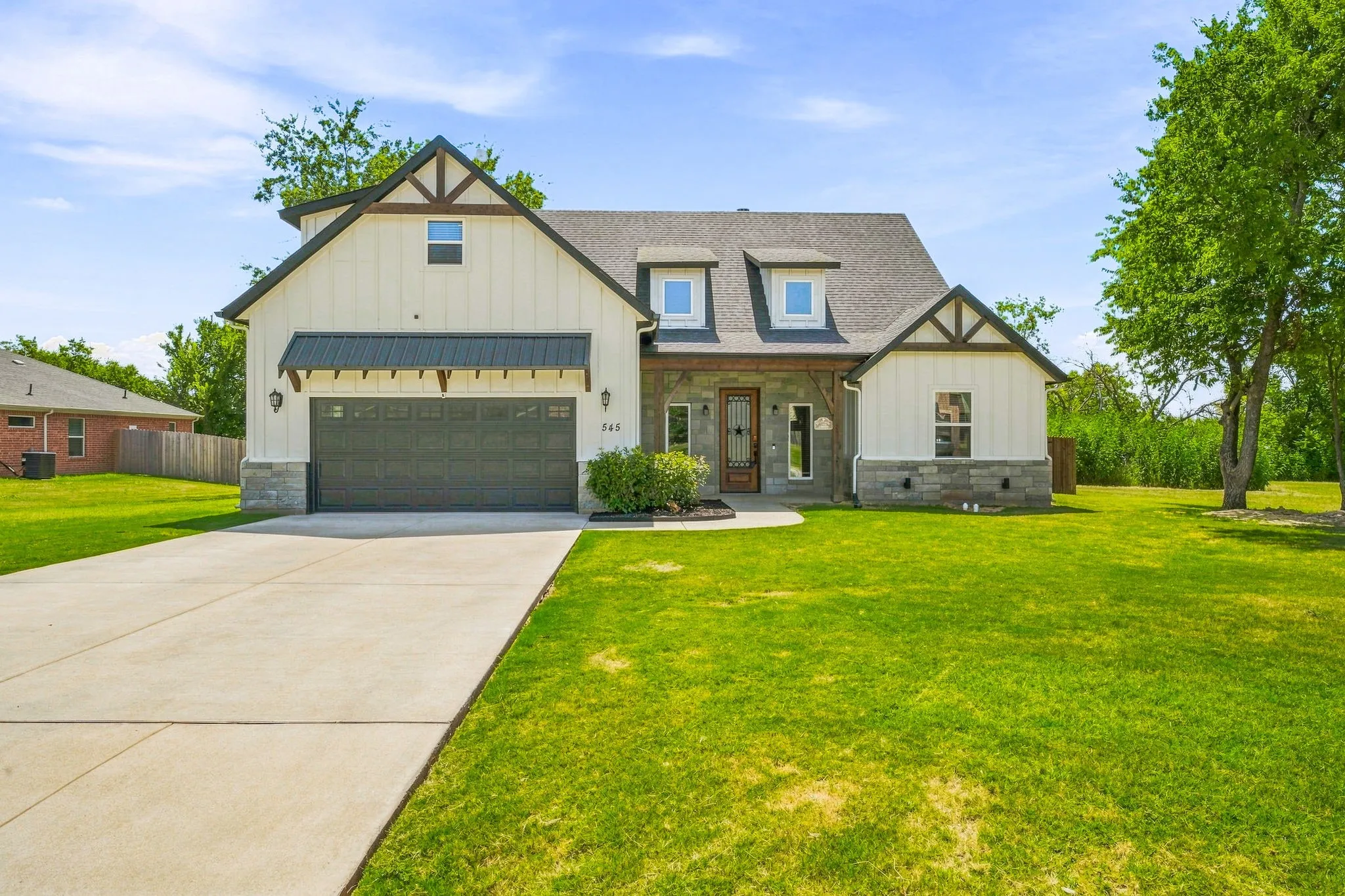 Single Family Residence For Sale in Johnson County , 545 Mckittrick Court, Godley, Texas 76044, 4 Bedroom, 3 Bathroom, 2 Garage spaces, 2,849 Sqft, built in 2020, mls#21357381, Real Estate Agent in Godley, Homes For Sale in Johnson county, Homes For Sale in Godley, Realtor in Godley Texas, Real Estate Brokerage Independent Realty Texas, Luminita Cordes Realtor