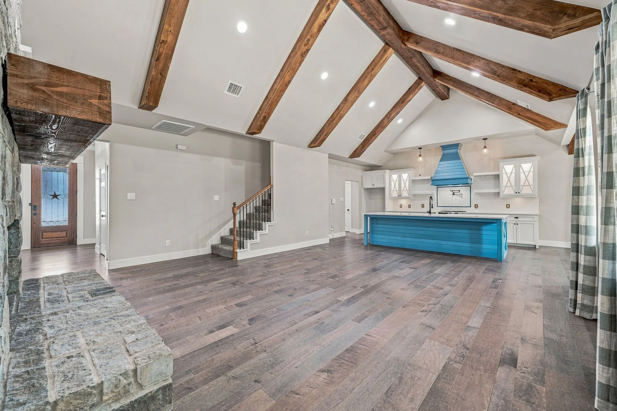 Single Family Residence For Sale in Johnson County , 545 Mckittrick Court, Godley, Texas 76044, 4 Bedroom, 3 Bathroom, 2 Garage spaces, 2,849 Sqft, built in 2020, mls#21357381, Real Estate Agent in Godley, Homes For Sale in Johnson county, Homes For Sale in Godley, Realtor in Godley Texas, Real Estate Brokerage Independent Realty Texas, Luminita Cordes Realtor