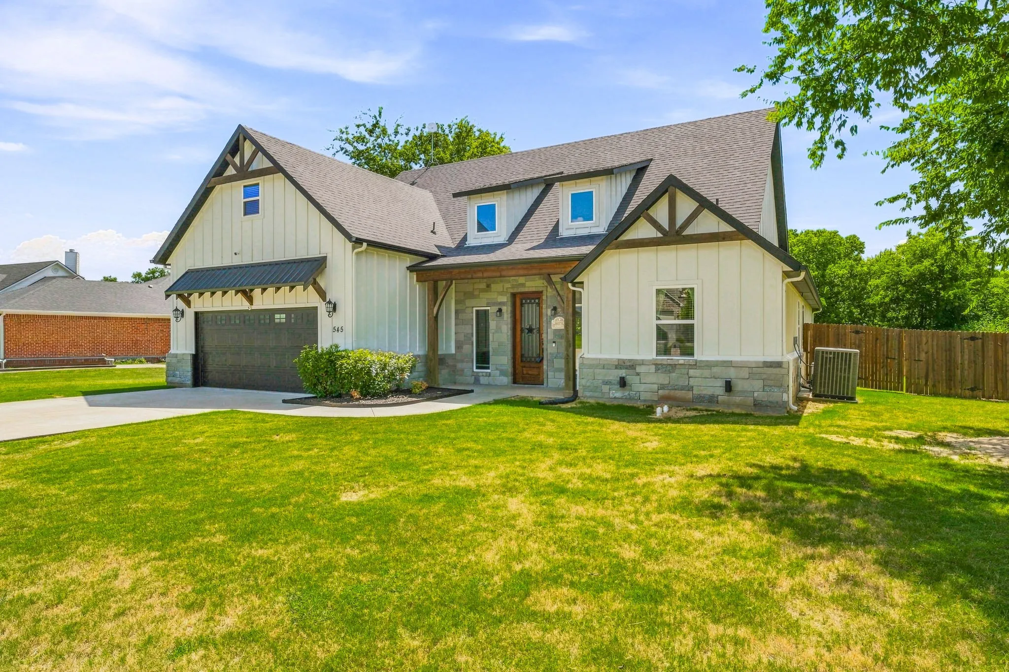 Single Family Residence For Sale in Johnson County , 545 Mckittrick Court, Godley, Texas 76044, 4 Bedroom, 3 Bathroom, 2 Garage spaces, 2,849 Sqft, built in 2020, mls#21357381, Real Estate Agent in Godley, Homes For Sale in Johnson county, Homes For Sale in Godley, Realtor in Godley Texas, Real Estate Brokerage Independent Realty Texas, Luminita Cordes Realtor