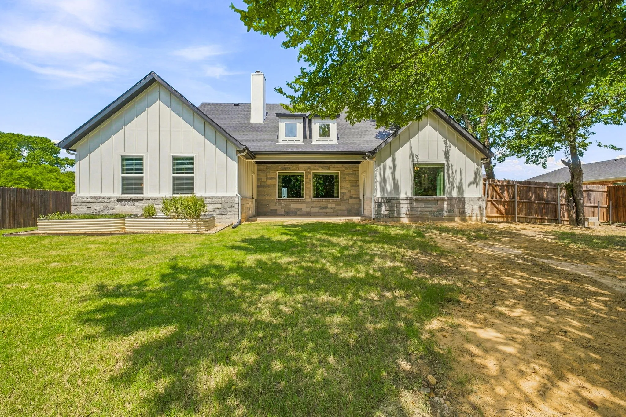 Single Family Residence For Sale in Johnson County , 545 Mckittrick Court, Godley, Texas 76044, 4 Bedroom, 3 Bathroom, 2 Garage spaces, 2,849 Sqft, built in 2020, mls#21357381, Real Estate Agent in Godley, Homes For Sale in Johnson county, Homes For Sale in Godley, Realtor in Godley Texas, Real Estate Brokerage Independent Realty Texas, Luminita Cordes Realtor
