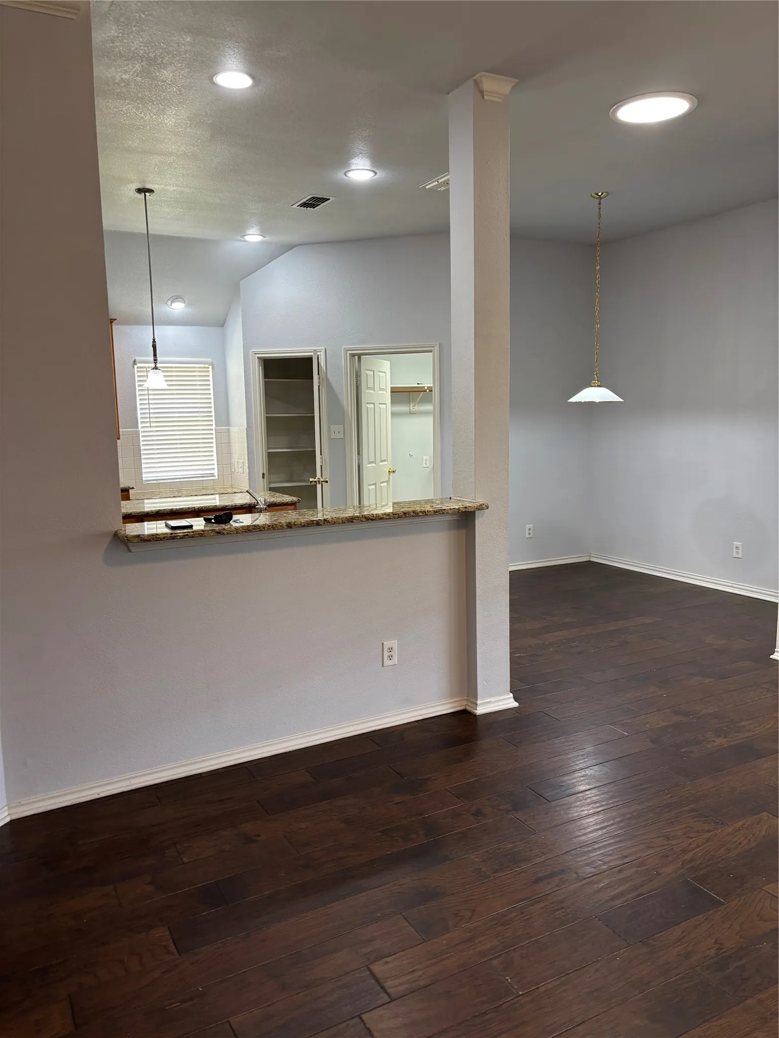 Single Family Residence For Rent in Collin County , 9304 daystar, Plano, Texas 75025, 4 Bedroom, 2 Bathroom, 2 Garage spaces, 2,137 Sqft, built in 2000, mls#21350012, Real Estate Agent in Plano, Homes For Rent in Collin county, Homes For Rent in Plano, Realtor in Plano Texas, Real Estate Brokerage Independent Realty Texas, Luminita Cordes Realtor