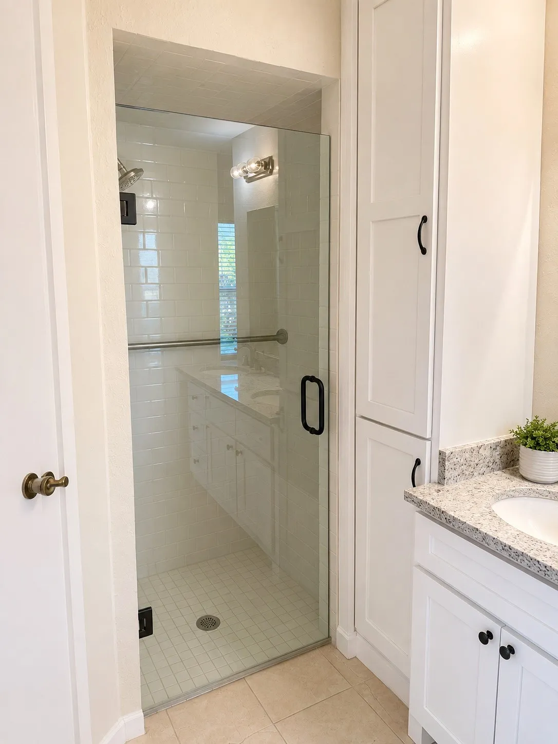 Single Family Residence For Sale in Tarrant County , 3313 Lakeview Drive, Grapevine, Texas 76051, 3 Bedroom, 2 Bathroom, 2 Garage spaces, 1,827 Sqft, built in 1979, mls#21357935, Real Estate Agent in Grapevine, Homes For Sale in Tarrant county, Homes For Sale in Grapevine, Realtor in Grapevine Texas, Real Estate Brokerage Independent Realty Texas, Luminita Cordes Realtor
