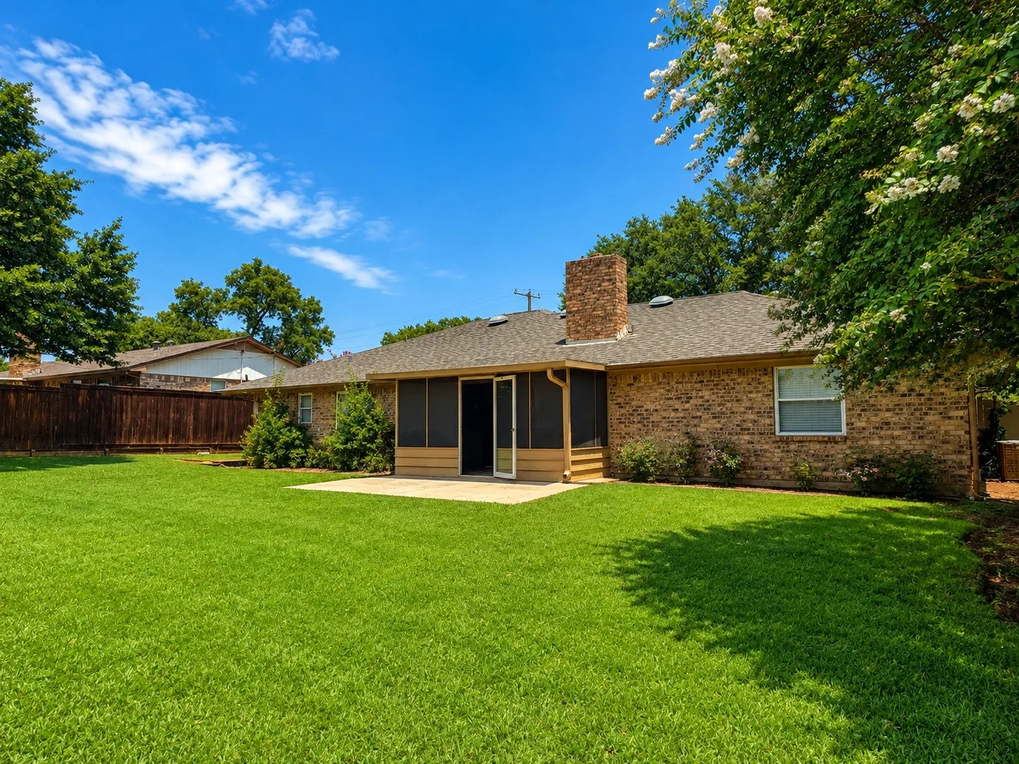 Single Family Residence For Sale in Tarrant County , 3313 Lakeview Drive, Grapevine, Texas 76051, 3 Bedroom, 2 Bathroom, 2 Garage spaces, 1,827 Sqft, built in 1979, mls#21357935, Real Estate Agent in Grapevine, Homes For Sale in Tarrant county, Homes For Sale in Grapevine, Realtor in Grapevine Texas, Real Estate Brokerage Independent Realty Texas, Luminita Cordes Realtor
