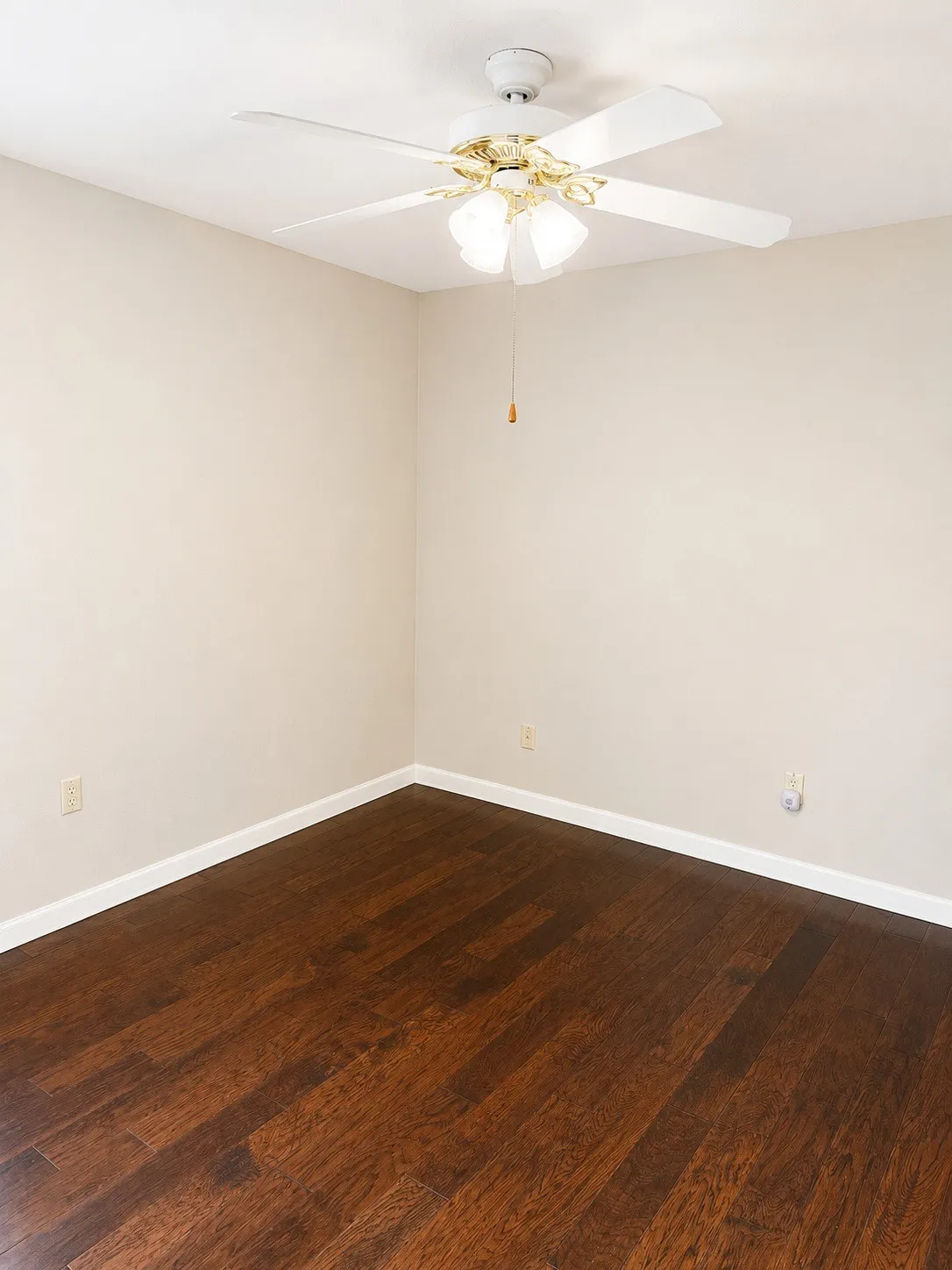 Single Family Residence For Sale in Tarrant County , 3313 Lakeview Drive, Grapevine, Texas 76051, 3 Bedroom, 2 Bathroom, 2 Garage spaces, 1,827 Sqft, built in 1979, mls#21357935, Real Estate Agent in Grapevine, Homes For Sale in Tarrant county, Homes For Sale in Grapevine, Realtor in Grapevine Texas, Real Estate Brokerage Independent Realty Texas, Luminita Cordes Realtor