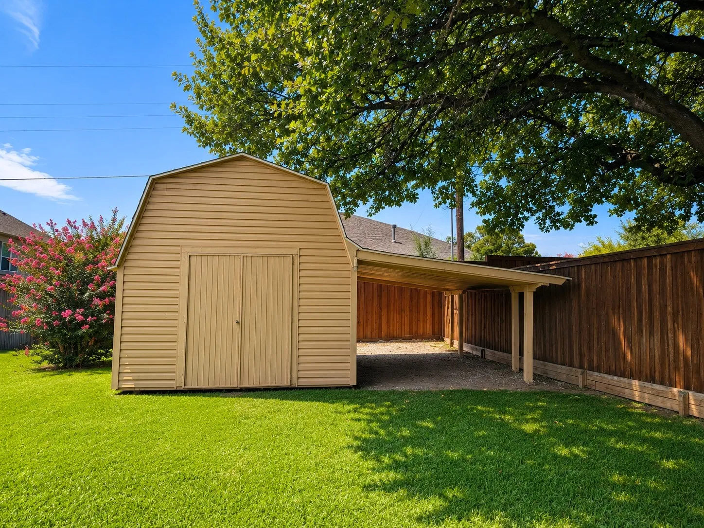 Single Family Residence For Sale in Tarrant County , 3313 Lakeview Drive, Grapevine, Texas 76051, 3 Bedroom, 2 Bathroom, 2 Garage spaces, 1,827 Sqft, built in 1979, mls#21357935, Real Estate Agent in Grapevine, Homes For Sale in Tarrant county, Homes For Sale in Grapevine, Realtor in Grapevine Texas, Real Estate Brokerage Independent Realty Texas, Luminita Cordes Realtor