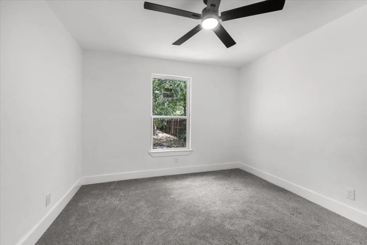 Single Family Residence For Sale in Tarrant County , 701 Chicago Avenue, Fort Worth, Texas 76103, 3 Bedroom, 2 Bathroom, Garage spaces, 1,034 Sqft, built in 1946, mls#21357883, Real Estate Agent in Fort Worth, Homes For Sale in Tarrant county, Homes For Sale in Fort Worth, Realtor in Fort Worth Texas, Real Estate Brokerage Independent Realty Texas, Luminita Cordes Realtor