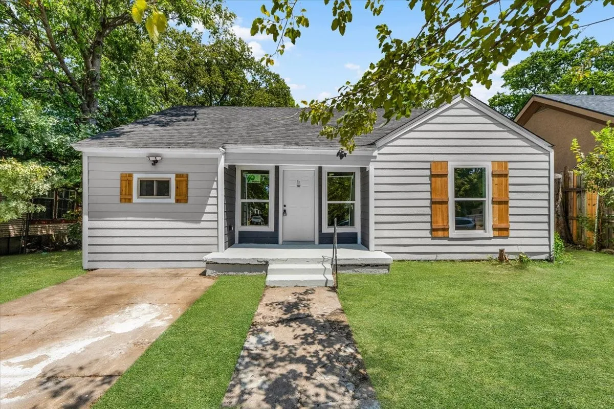 Single Family Residence For Sale in Tarrant County , 701 Chicago Avenue, Fort Worth, Texas 76103, 3 Bedroom, 2 Bathroom, Garage spaces, 1,034 Sqft, built in 1946, mls#21357883, Real Estate Agent in Fort Worth, Homes For Sale in Tarrant county, Homes For Sale in Fort Worth, Realtor in Fort Worth Texas, Real Estate Brokerage Independent Realty Texas, Luminita Cordes Realtor