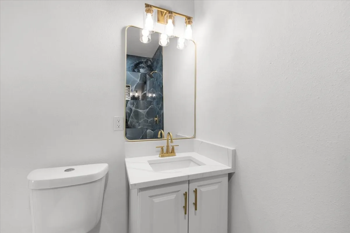 Single Family Residence For Sale in Tarrant County , 701 Chicago Avenue, Fort Worth, Texas 76103, 3 Bedroom, 2 Bathroom, Garage spaces, 1,034 Sqft, built in 1946, mls#21357883, Real Estate Agent in Fort Worth, Homes For Sale in Tarrant county, Homes For Sale in Fort Worth, Realtor in Fort Worth Texas, Real Estate Brokerage Independent Realty Texas, Luminita Cordes Realtor