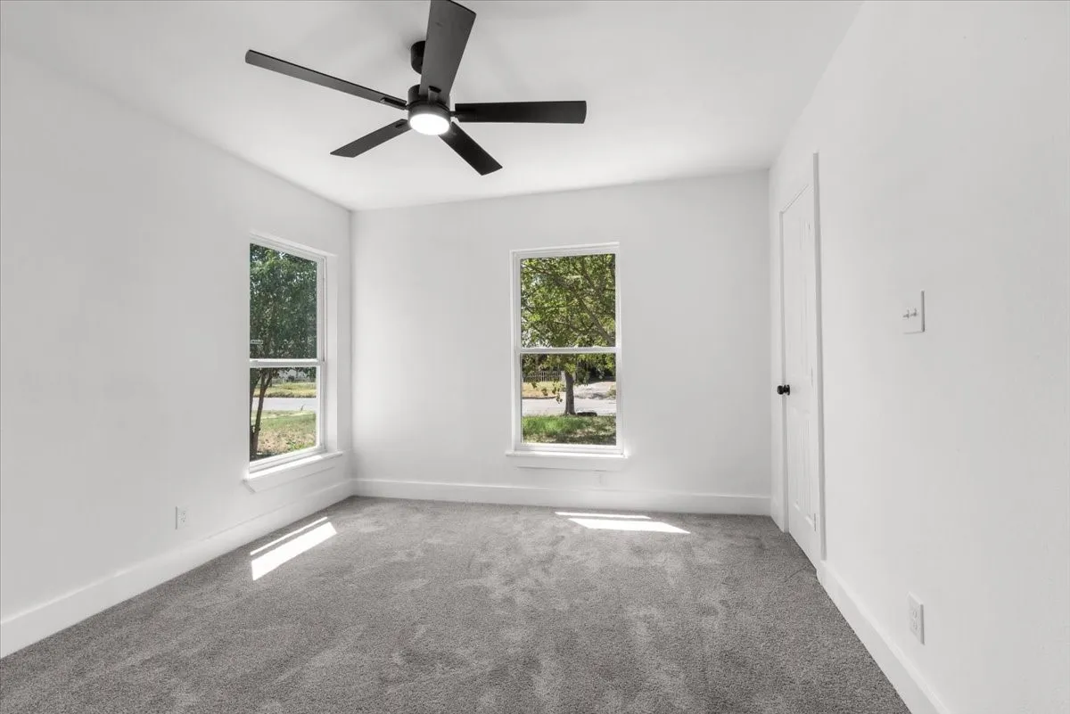Single Family Residence For Sale in Tarrant County , 701 Chicago Avenue, Fort Worth, Texas 76103, 3 Bedroom, 2 Bathroom, Garage spaces, 1,034 Sqft, built in 1946, mls#21357883, Real Estate Agent in Fort Worth, Homes For Sale in Tarrant county, Homes For Sale in Fort Worth, Realtor in Fort Worth Texas, Real Estate Brokerage Independent Realty Texas, Luminita Cordes Realtor